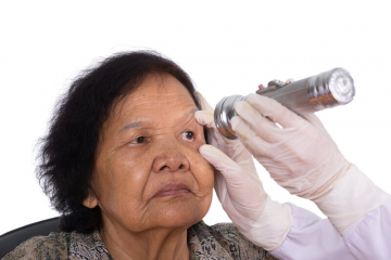 eye being examined by a doctor for dry eye